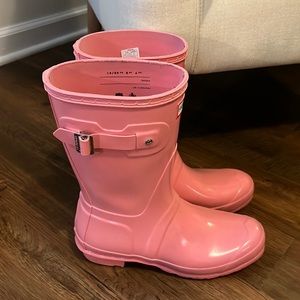 Light pink Hunter boots in great condition!
